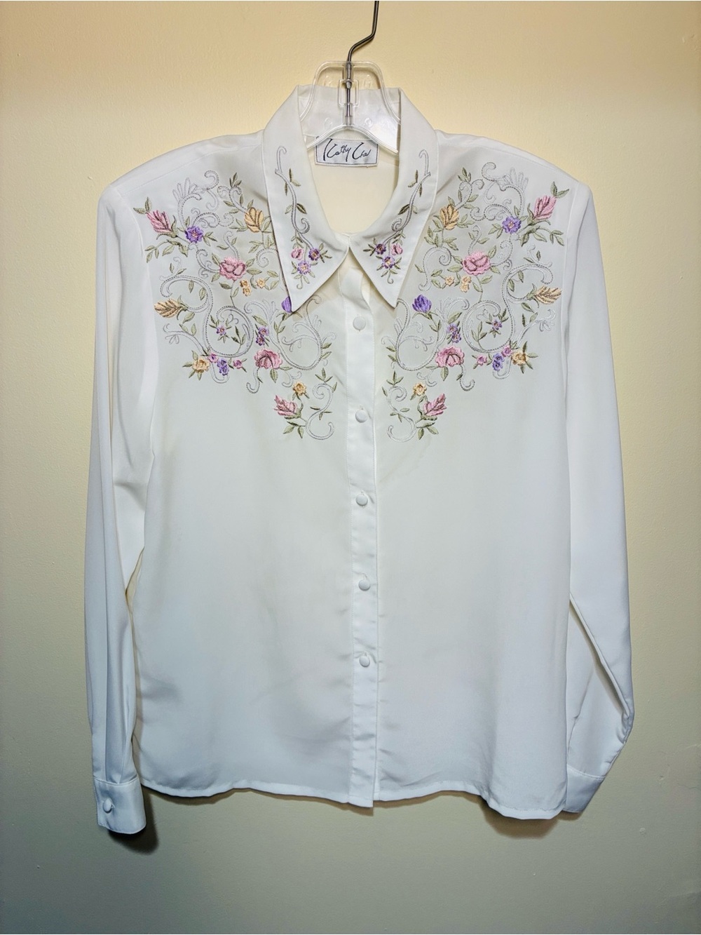 Kathy Che White Embroidered Floral Button-Front Blouse